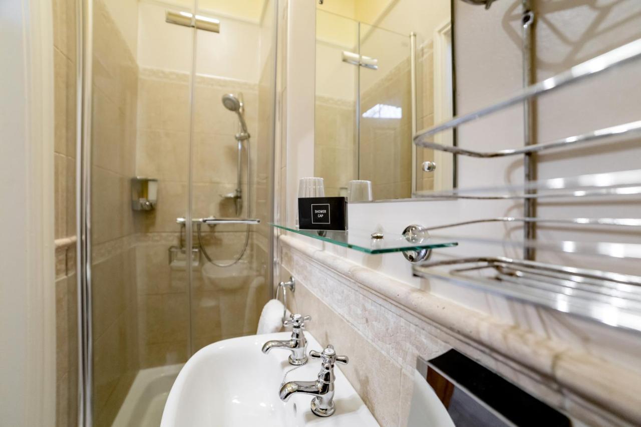 Charades Guest House Hereford Exterior foto